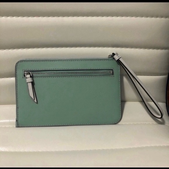 *SOLD* Kate Spade Cameron Wristlet - Picture 6 of 6